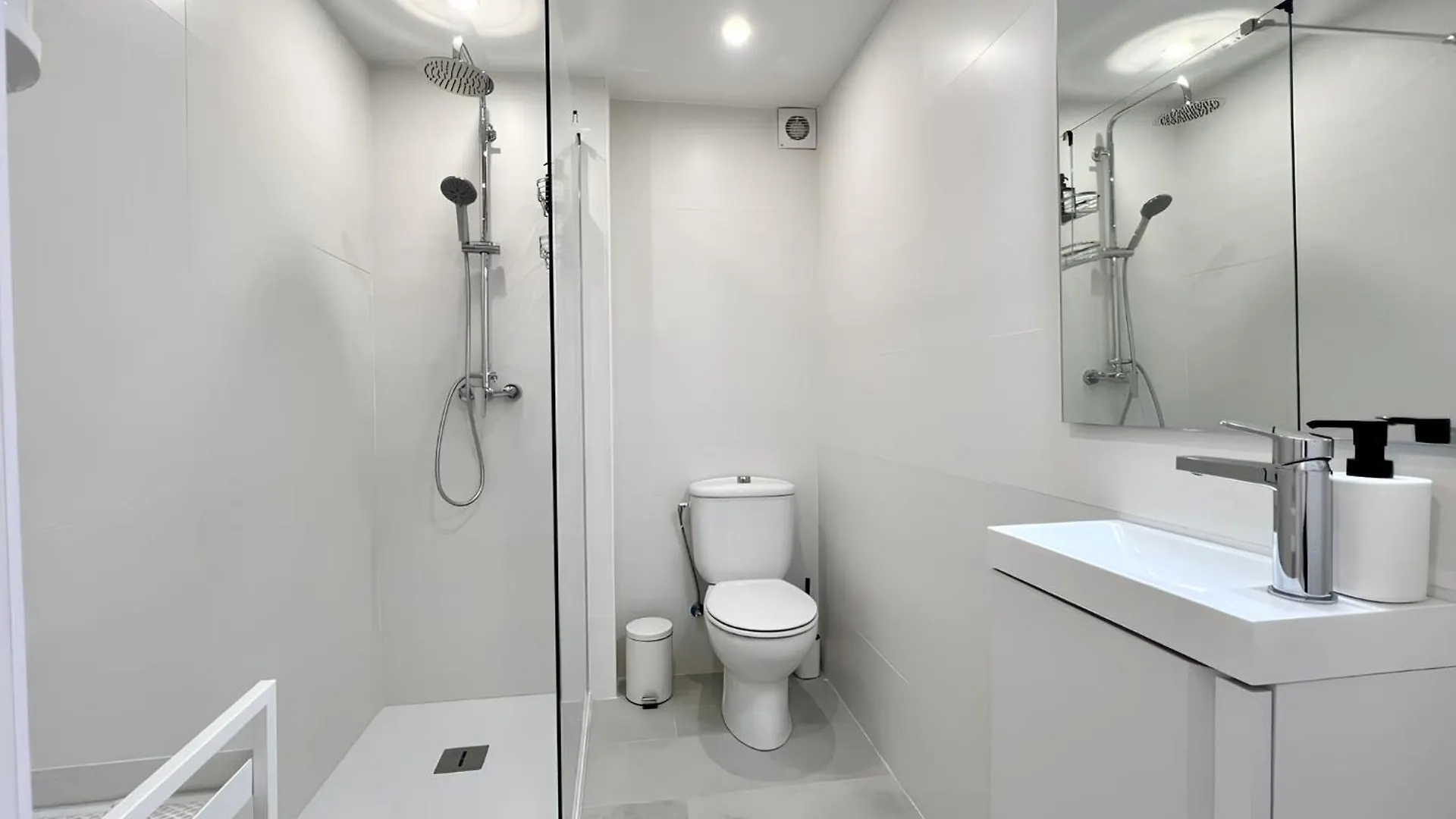 El Paraiso Beachfront Apartment Фуэнхирола