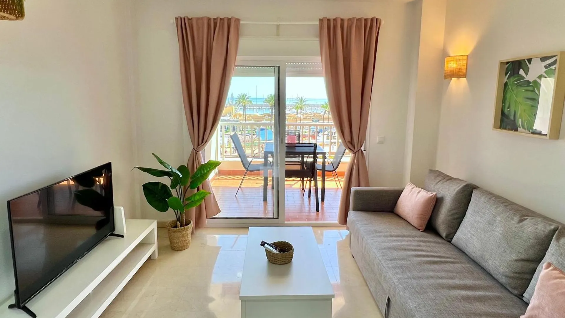 El Paraiso Beachfront Apartment Фуэнхирола